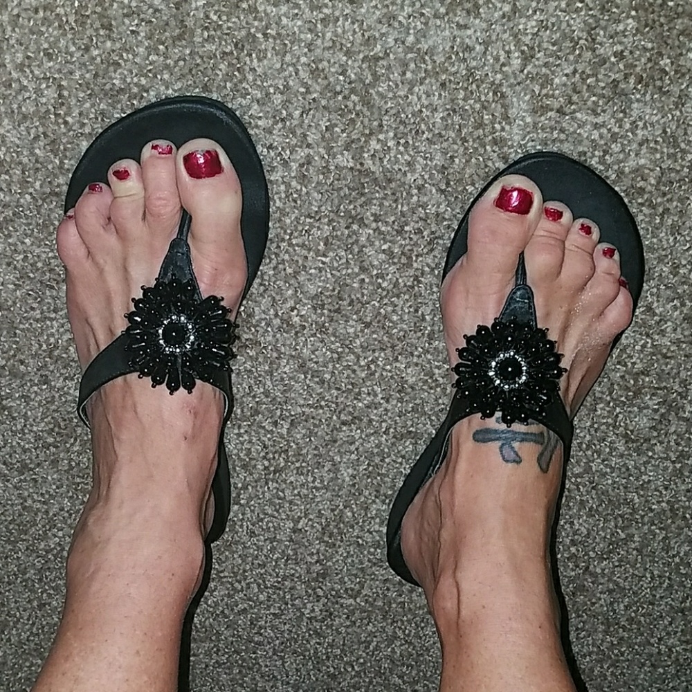 Vera wang bling flip flops